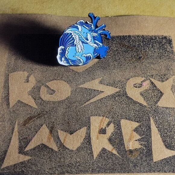 Crashing Ocean Waves in My Heart Enamel Pin - Picture 5 of 6